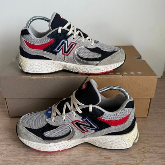 New Balance 2002 R Grey/Black/Red Kids Sneakers - SZ 3 Y - Picture 8 of 13
